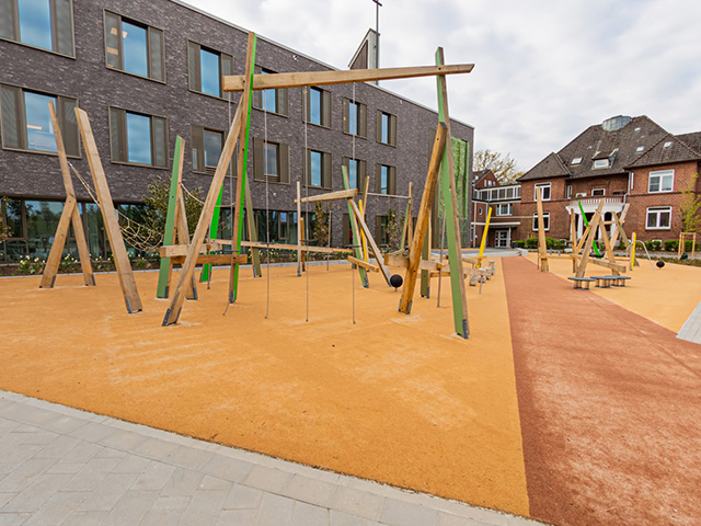 Holzspielplatz am Kinderkrankenhaus Wihlemstift Hamburg 